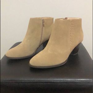 Women’s Brown Suede Vionic Booties size 6.5